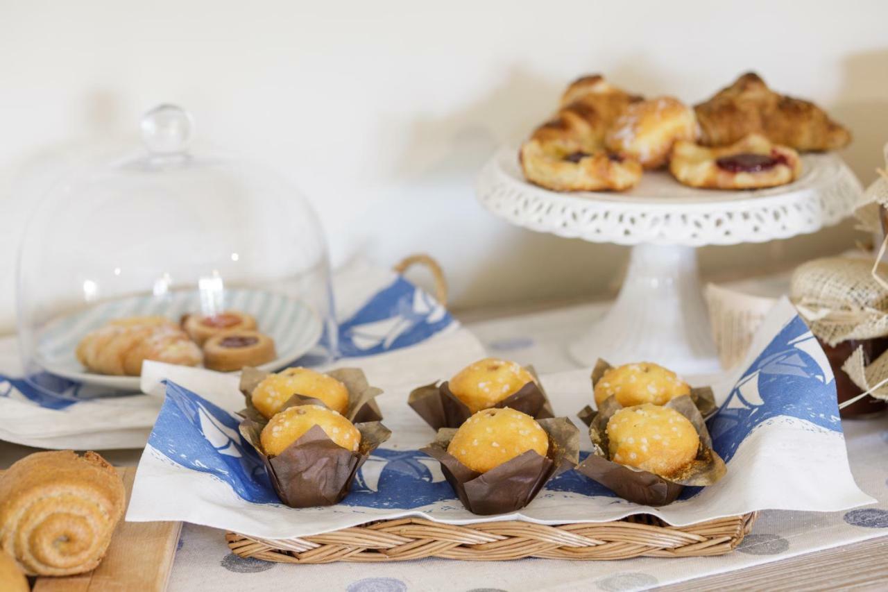 Due Passi Dal Mare Bed & Breakfast Cinquale